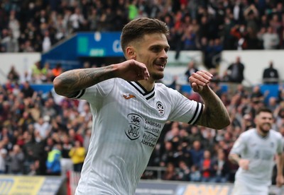 171021 - Swansea City v Cardiff City, EFL Sky Bet Championship - Jamie Paterson of Swansea City celebrates after he scores the opening goal