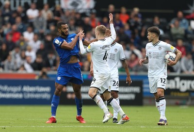 171021 - Swansea City v Cardiff City, EFL Sky Bet Championship - Curtis Nelson of Cardiff City and Flynn Downes of Swansea City express their differences during the match