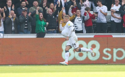 171021 - Swansea City v Cardiff City, EFL Sky Bet Championship - Jake Bidwell of Swansea City celebrates after he heads to score the third goal