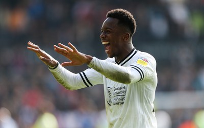 171021 - Swansea City v Cardiff City, EFL Sky Bet Championship - Ethan Laird of Swansea City celebrates at the end of the match