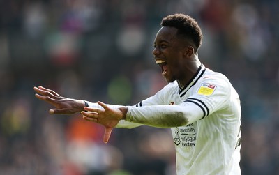 171021 - Swansea City v Cardiff City, EFL Sky Bet Championship - Ethan Laird of Swansea City celebrates at the end of the match