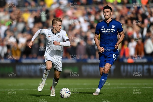 171021 - Swansea City v Cardiff City - Sky Bet Championship - Flynn Downes of Swansea City under pressure from Kieffer Moore of Cardiff City 