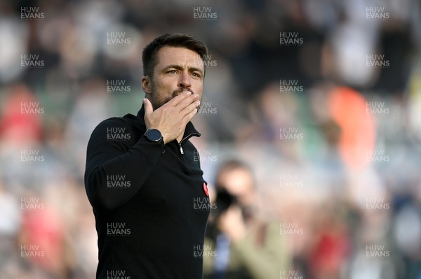 171021 - Swansea City v Cardiff City - Sky Bet Championship - Russell Martin Head Coach of Swansea City blows a kiss to the fans at full time 