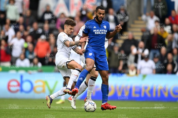 171021 - Swansea City v Cardiff City - Sky Bet Championship - Jamie Paterson of Swansea City vies for possession with Curtis Nelson of Cardiff City 