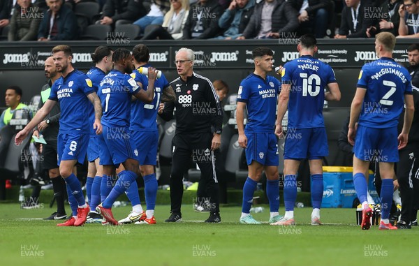 171021 - Swansea City v Cardiff City, EFL Sky Bet Championship - Cardiff City manager Mick McCarthy speaks to his players during a break in play