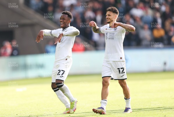 171021 - Swansea City v Cardiff City, EFL Sky Bet Championship - Ethan Laird of Swansea City and Jamie Paterson of Swansea City celebrate at the end of the match