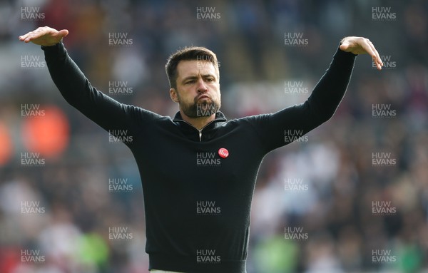 171021 - Swansea City v Cardiff City, EFL Sky Bet Championship - Swansea City head coach Russell Martin celebrates at the end of the match