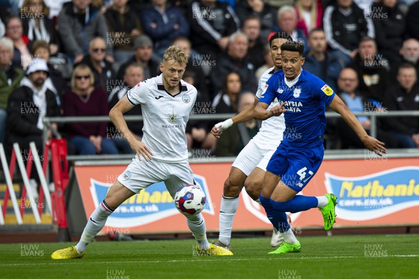 231022 - Swansea City v Cardiff City - Sky Bet Championship - Harry Darling of Swansea City in action against Callum Robinson of Cardiff City