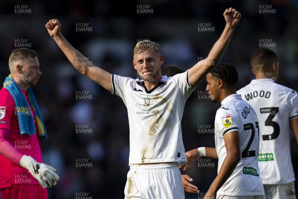 231022 - Swansea City v Cardiff City - Sky Bet Championship - Harry Darling of Swansea City celebrates at full time