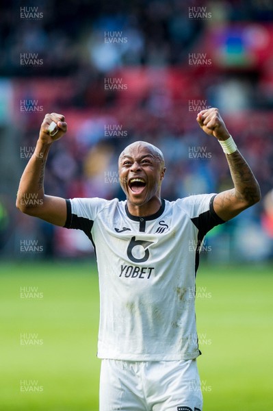 271019 - Swansea City v Cardiff City - SkyBet Championship - Andre Ayew of Swansea City celebrates at final whistle 