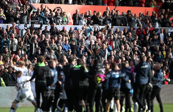 271019 - Swansea City v Cardiff City - SkyBet Championship - Swansea fans celebrate during the team huddle