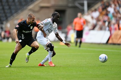 010826 - Swansea City v CD Leganes - Preseason Friendly - Moussa Yeo of Swansea City is challenged by Enric Franquesa of Leganes