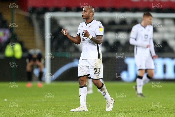020120 - Swansea City v Charlton Athletic - SkyBet Championship - Andre Ayew of Swansea City celebrates at full time