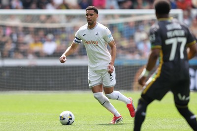 020526 - Swansea City v Charlton Athletic - Sky Bet Championship - Ben Cabango of Swansea City runs with the ball