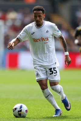 020526 - Swansea City v Charlton Athletic - Sky Bet Championship - Ronald of Swansea City attacks 
