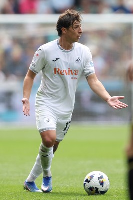 020526 - Swansea City v Charlton Athletic - Sky Bet Championship - Goncalo Franco of Swansea City runs with the ball