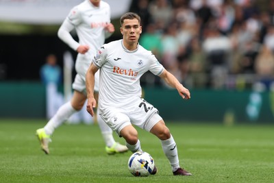 020526 - Swansea City v Charlton Athletic - Sky Bet Championship - Leo Walta of Swansea City attacks