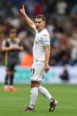 020526 - Swansea City v Charlton Athletic - Sky Bet Championship - Leo Walta of Swansea City celebrates scoring his teams third goal