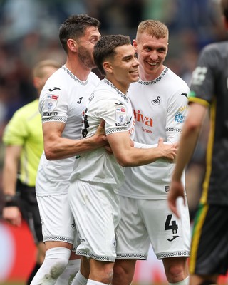 020526 - Swansea City v Charlton Athletic - Sky Bet Championship - Leo Walta of Swansea City celebrates scoring his teams third goal