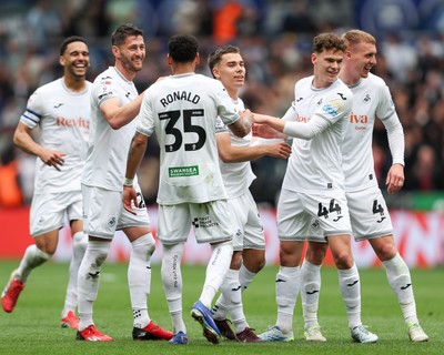 020526 - Swansea City v Charlton Athletic - Sky Bet Championship - Leo Walta of Swansea City celebrates scoring his teams third goal