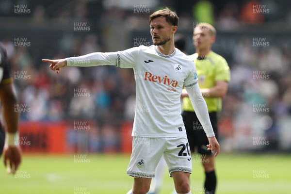 020526 - Swansea City v Charlton Athletic - Sky Bet Championship - Liam Cullen of Swansea City in action 