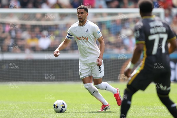 020526 - Swansea City v Charlton Athletic - Sky Bet Championship - Ben Cabango of Swansea City runs with the ball