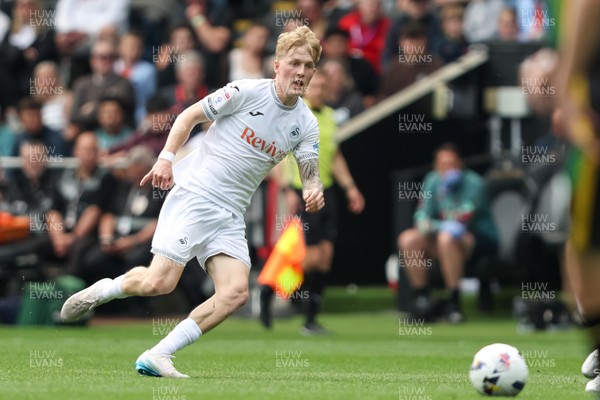 020526 - Swansea City v Charlton Athletic - Sky Bet Championship - Melker Widell of Swansea City attacks