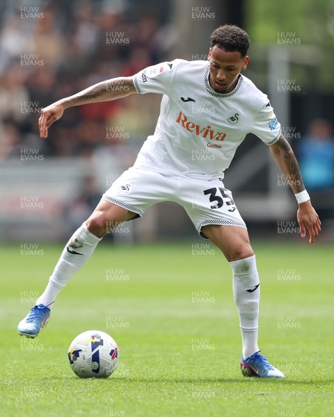 020526 - Swansea City v Charlton Athletic - Sky Bet Championship - Ronald of Swansea City controls the ball