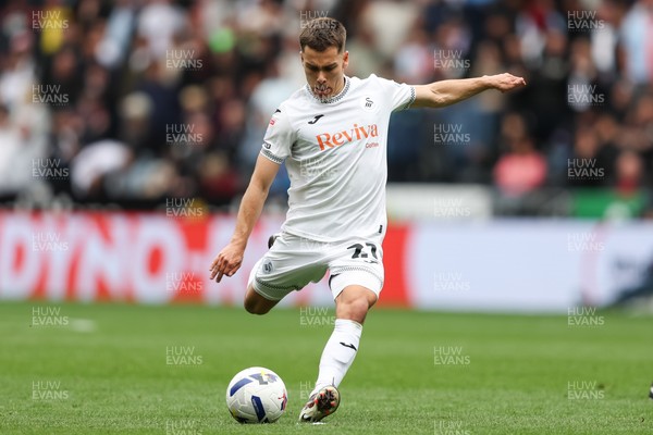020526 - Swansea City v Charlton Athletic - Sky Bet Championship - Leo Walta of Swansea City scores his teams third goal