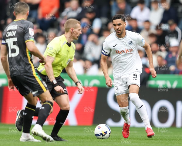020526 - Swansea City v Charlton Athletic - Sky Bet Championship - Ben Cabango of Swansea City attacks 
