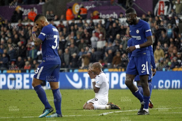 280418 - Swansea City v Chelsea, Premier League - Andre Ayew of Swansea City (centre) shouts in anguish after shooting at goal