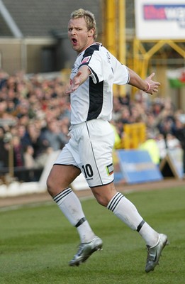 290105 - Swansea City v Chester City - League Two - Swansea's Lee Trundle celebrates goal