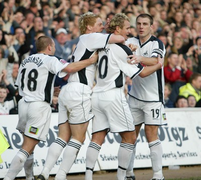 290105 - Swansea City v Chester City - League Two - Swansea's Lee Trundle celebrates goal with team mates