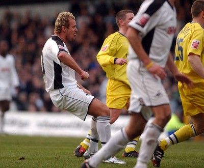 290105 - Swansea City v Chester City - League Two - Swansea's Lee Trundle slots home his second (Swansea's third)