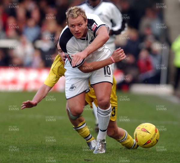 290105 - Swansea City v Chester City - League Two - Swansea's Lee Trundle tries to keep control