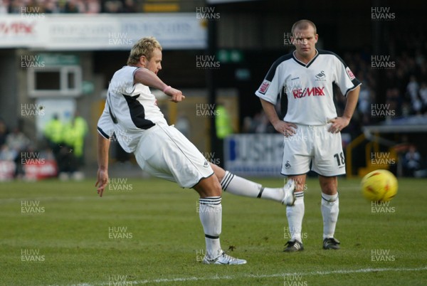 290105 - Swansea City v Chester City - League Two - Swansea's Lee Trundle scores from his free kick