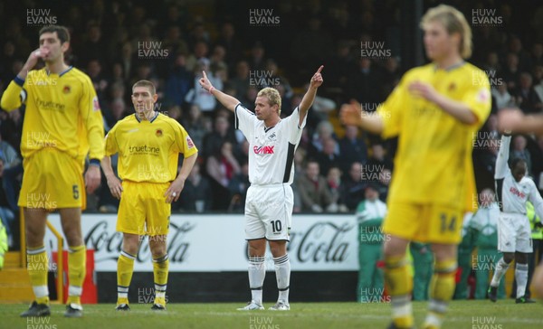 290105 - Swansea City v Chester City - League Two - Swansea's Lee Trundle celebrates his second goal