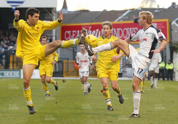 290105 - Swansea City v Chester City - League Two - Swansea's Paul Connor contests the ball with Phil Bolland