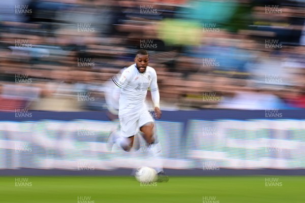 050322 - Swansea City v Coventry City - Sky Bet Championship - Olivier Ntcham of Swansea City in action 
