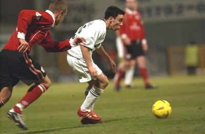 040203 - Swansea City v Darlington - Third Division - Swansea's Leon Britton gets past Clark Keltie