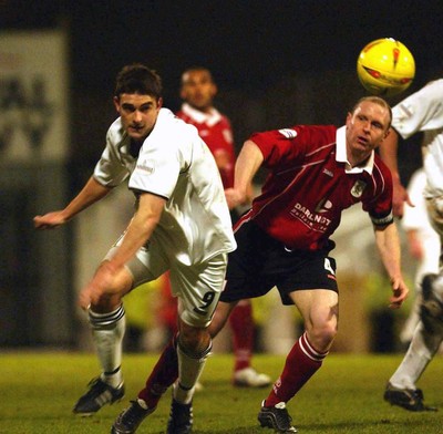 040203 - Swansea City v Darlington - Third Division - Swansea's James Thomas and Craig Liddle chase the ball