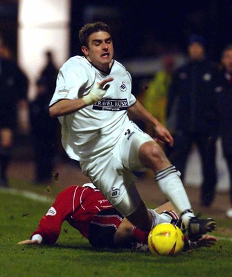 040203 - Swansea City v Darlington - Third Division - Swansea's James Thoms is tackled by Simon Betts