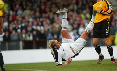 221103 - Swansea City v Darlington - Swansea's Lee Trundle scores goal with spectacular overhead kick 