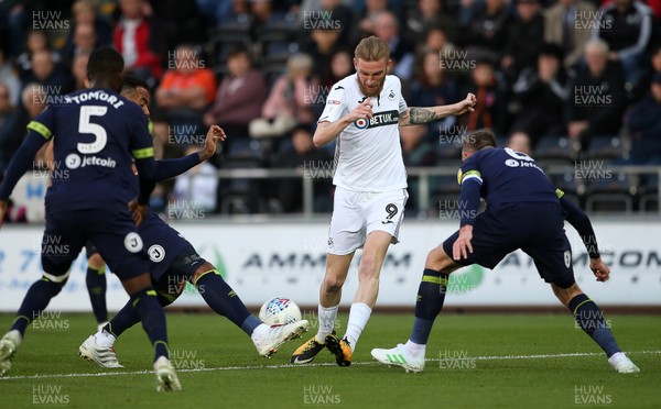 010519 - Swansea City v Derby County - SkyBet Championship - Oli McBurnie of Swansea City is tackled by Tom Huddlestone of Derby
