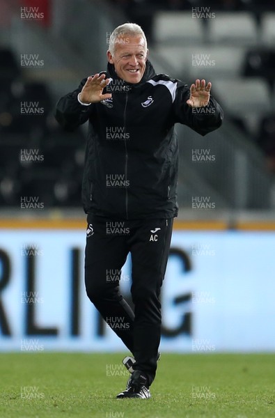 010519 - Swansea City v Derby County - SkyBet Championship - Alan Curtis of Swansea City thanks the fans at the end of his final home game