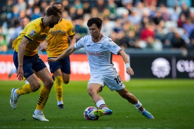 050425 - Swansea City v Derby County - Sky Bet Championship - Jisung Eom of Swansea City takes on Liam Thompson of Derby County