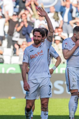 050425 - Swansea City v Derby County - Sky Bet Championship - Joe Allen of Swansea City