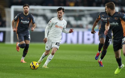 251125 - Swansea City v Derby County, EFL Sky Bet Championship - Liam Cullen of Swansea City plays the ball forward