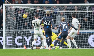 251125 - Swansea City v Derby County, EFL Sky Bet Championship - Lars-Jorgen Salvesen of Derby County shoots to score the second goal