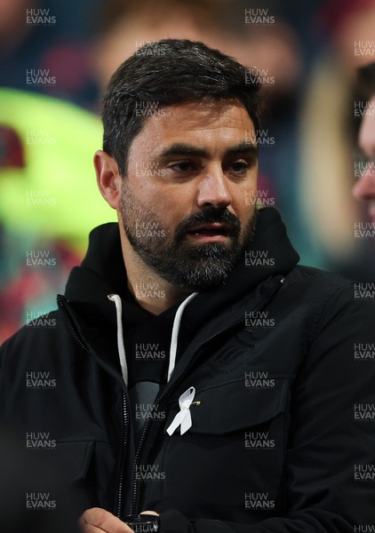 251125 - Swansea City v Derby County, EFL Sky Bet Championship - New Swansea City head coach Vítor Matos